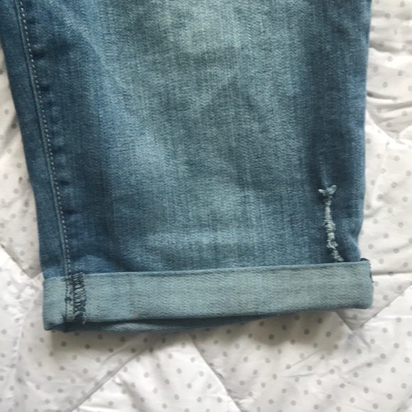 A Pea in the Pod Maternity shorts - Picture 5 of 6